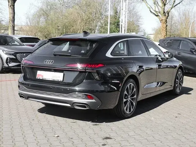 Gebraucht Audi A6 Sport 204 PS (150 kW) 2025 Mitternachtsgrün metallic Kombi