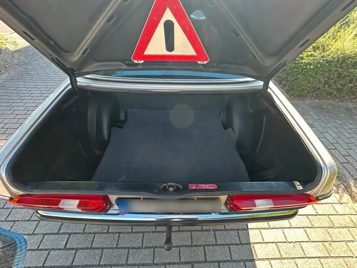 Gebraucht Mercedes 240 72 PS (52 kW) 1981 Gold Limousine