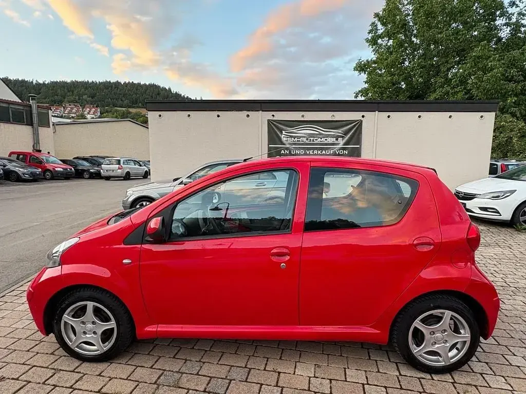 Gebraucht Toyota Aygo Cool 68 PS (50 kW) 2007 Rot Kleinwagen