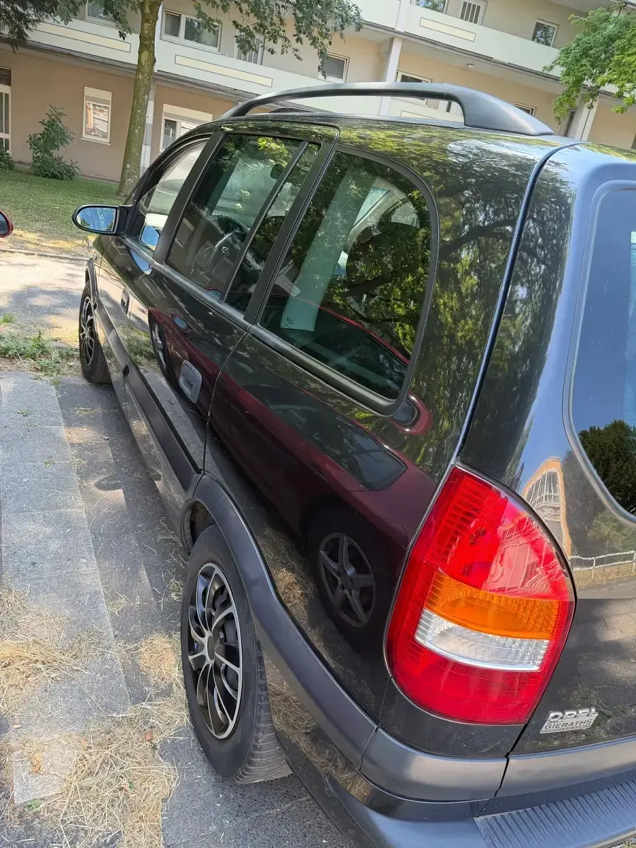 Gebraucht Opel Zafira 125 PS (91 kW) 2000 Schwarz Van / Kleinbus