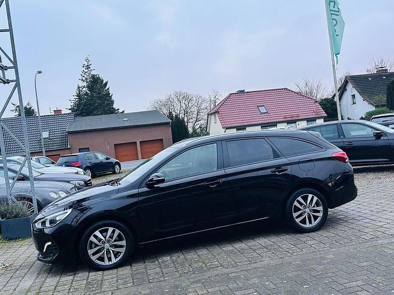 Gebraucht Hyundai i30 140 PS (102 kW) 2019 Schwarz Kombi