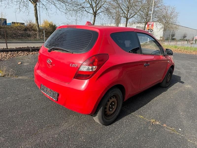 Gebraucht Hyundai i20 76 PS (55 kW) 2009 Rot Kleinwagen
