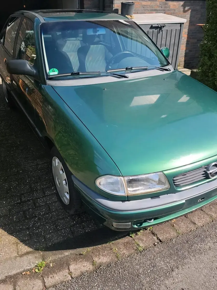 Usata Opel Astra 75 CV (55 kW) 1997 Verde Berlina