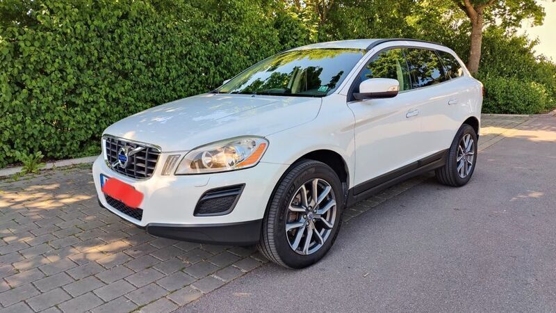 Weiß Gebraucht 2010 Volvo XC60 Momentum SUV | 8.600 € (Fairer Preis) - Bild 1/4