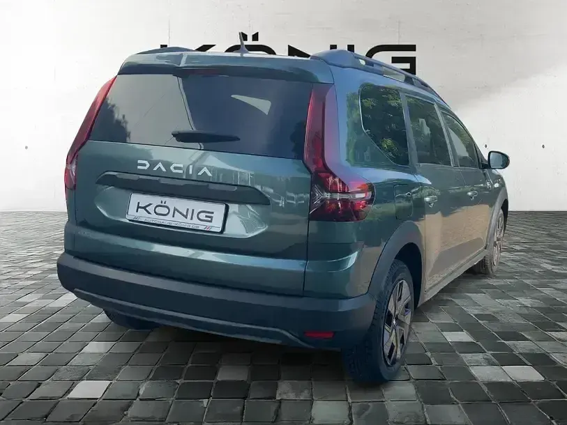 Gebraucht Dacia Jogger Expression 110 PS (80 kW) 2025 Grün Van / Kleinbus