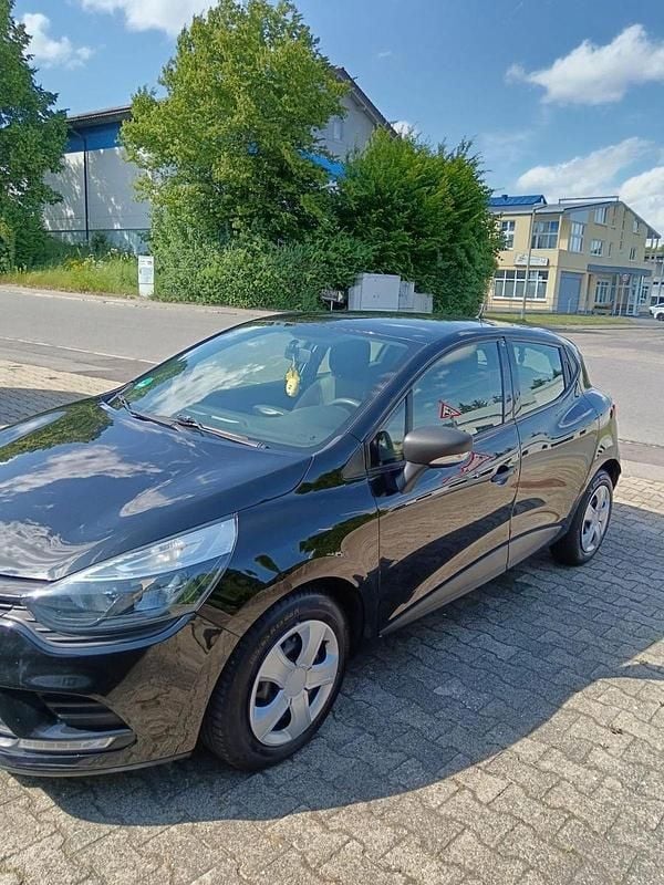 Gebraucht Renault Clio IV Life 74 PS (54 kW) 2018 Schwarz Kleinwagen