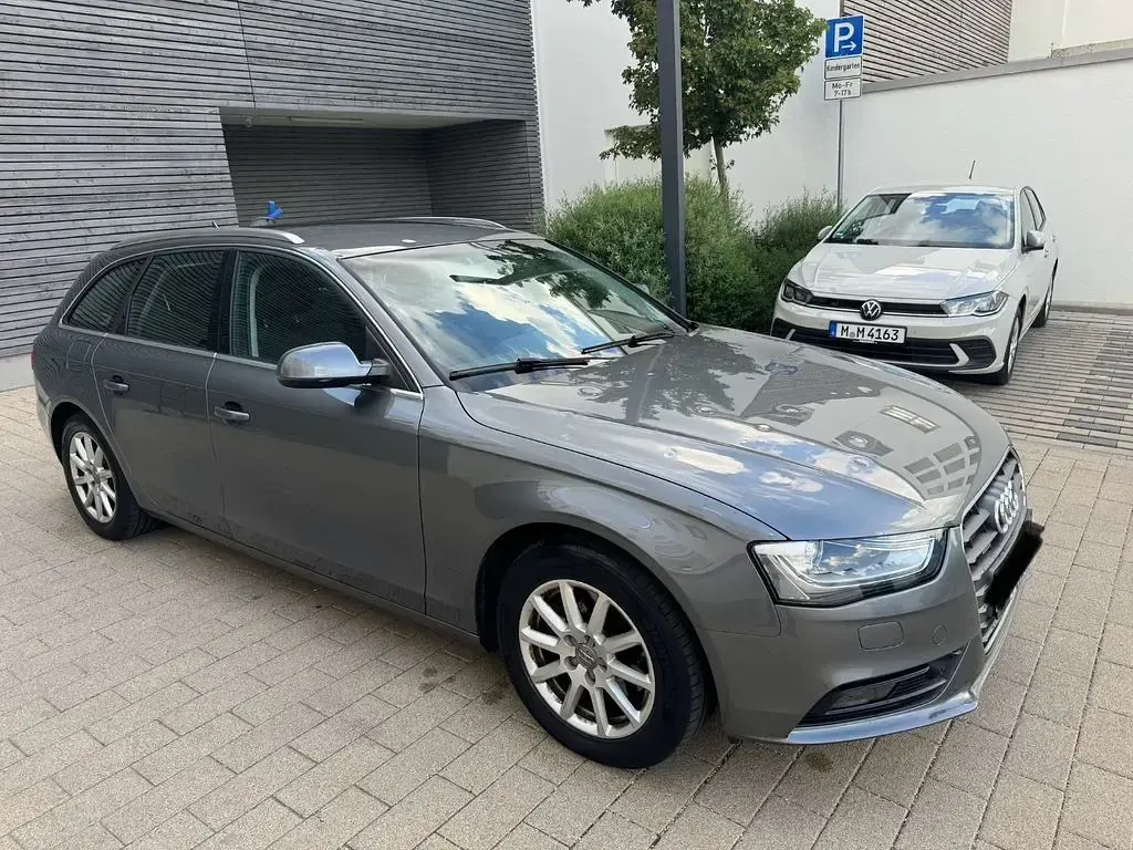 Gebraucht Audi A4 Sport 177 PS (130 kW) 2013 Grau Limousine