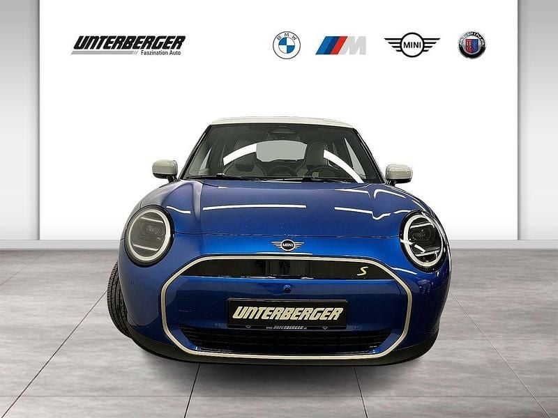 Gebraucht Mini Cooper SE Favoured 160 kW (218 PS) 2024 Blazing blue met. Kleinwagen