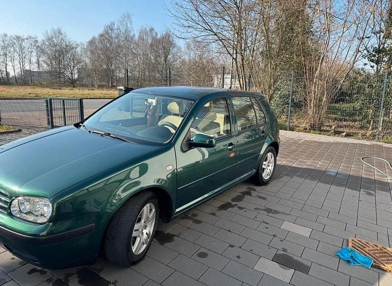 Grün Gebraucht 2001 VW Golf IV Kleinwagen | 2.300 € (Fairer Preis) - Bild 1/4