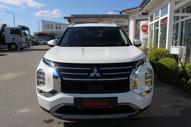 Neu Mitsubishi Outlander P-HEV Edition 306 PS (225 kW) 2025 Weiß SUV