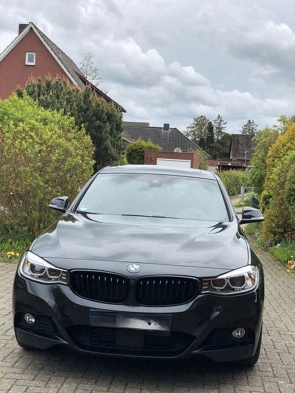 Schwarz Gebraucht 2017 BMW 330 Gran Turismo M Sport Limousine | 15.900 € (Fairer Preis) - Bild 1/4