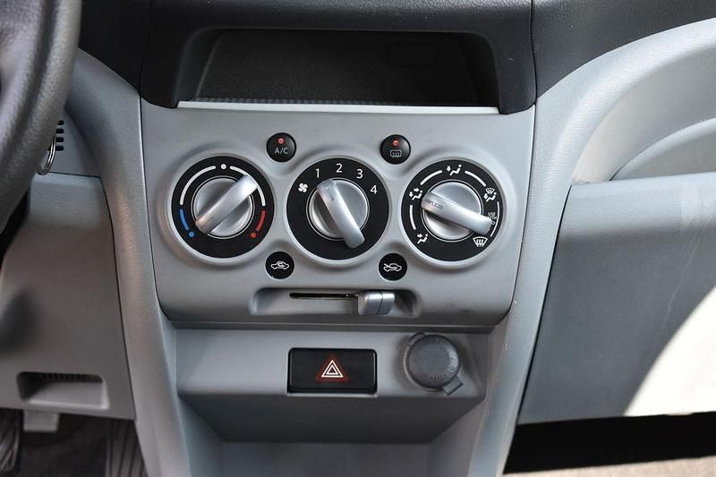 Silber Gebraucht 2011 Suzuki Alto Club Kleinwagen | 2.900 € (Fairer Preis) - Bild 1/4