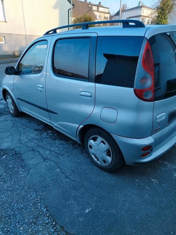 Gebraucht Toyota Yaris 85 PS (62 kW) 2000 Silber Kombi