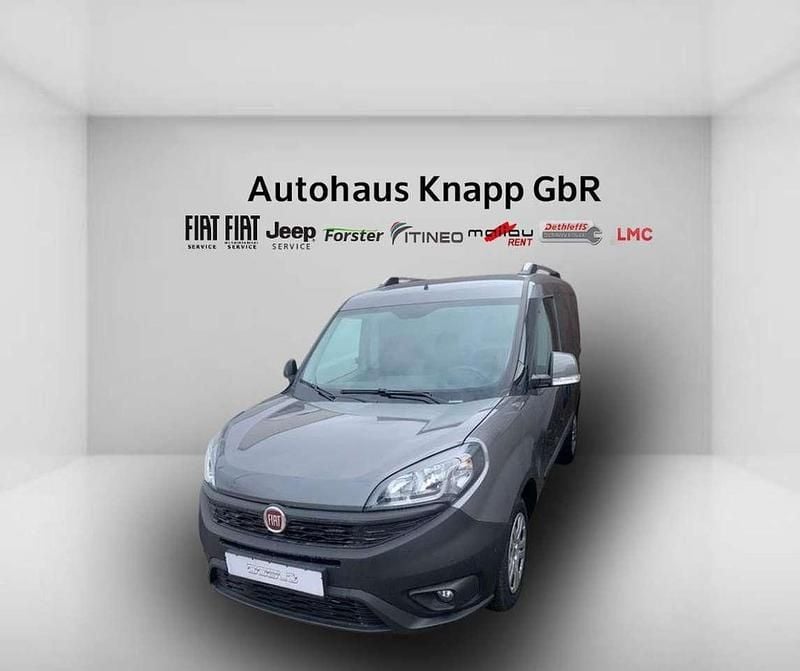 Colore esterno (grau (met)) Gebraucht 2022 Fiat Doblò Van / Kleinbus | 19.900 € (Teuer) - Bild 1/4