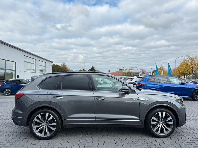 Grau Gebraucht 2020 VW Touareg R-line SUV | 46.990 € (Teuer) - Bild 1/4