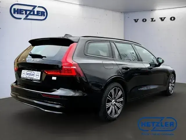 Gebraucht Volvo V60 Plus 398 PS (292 kW) 2022 Black solid stone / solid Kombi