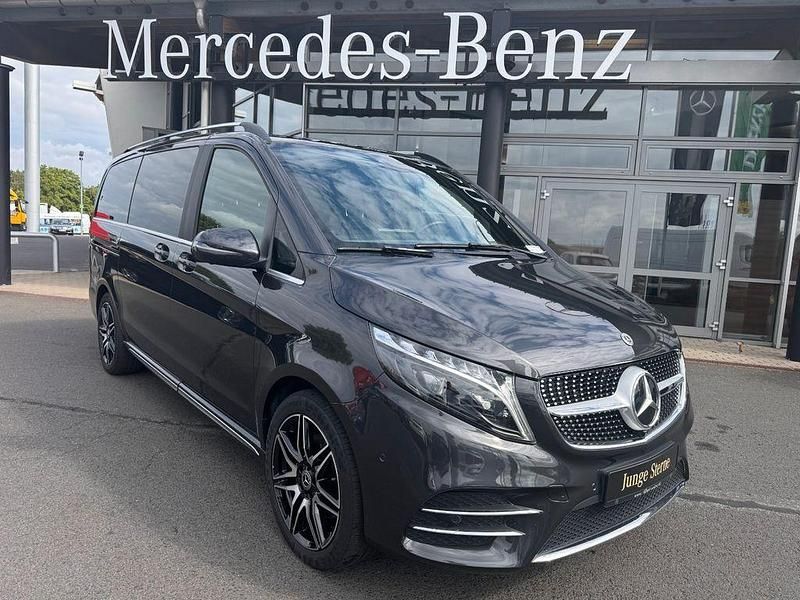 Graphitgrau metallic (metallic) Gebraucht 2023 Mercedes V300 AMG Van / Kleinbus | 64.850 € (Fairer Preis) - Bild 1/4