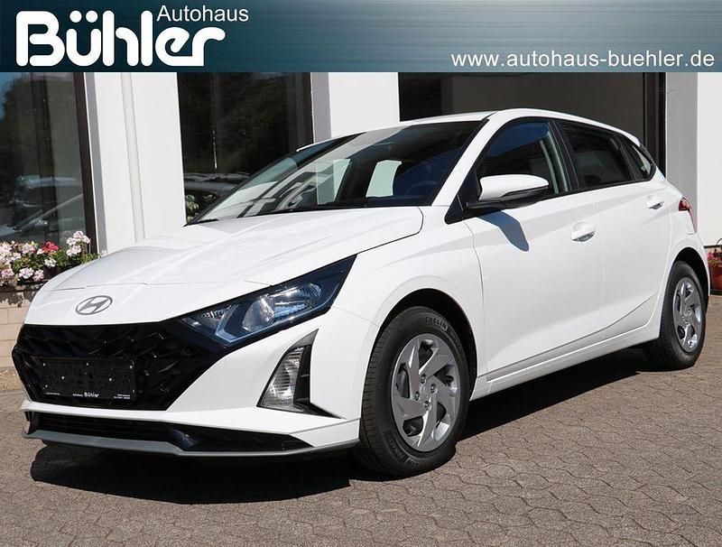 Neu Hyundai i20 Select 90 PS (66 kW) 2025 Atlas white (saw) Kleinwagen