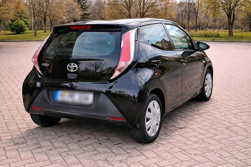 Gebraucht Toyota Aygo 69 PS (50 kW) 2018 Schwarz Kleinwagen