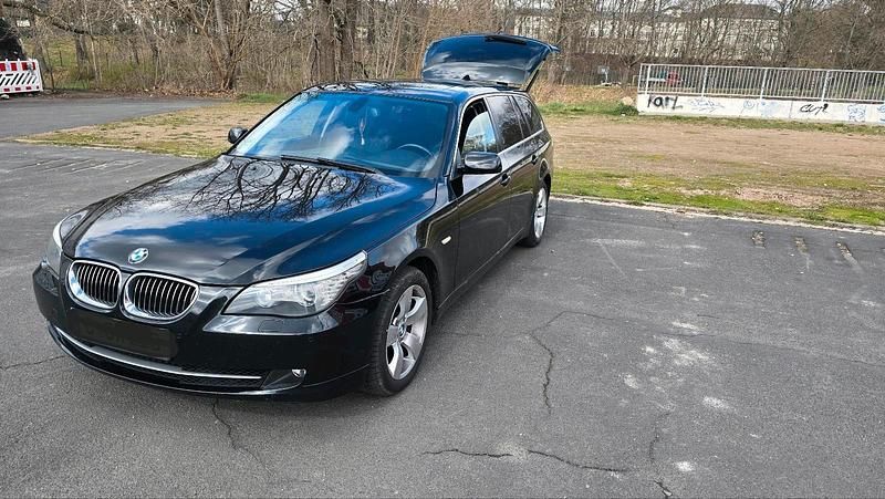 Gebraucht BMW 530 235 PS (172 kW) 2007 Schwarz Kombi