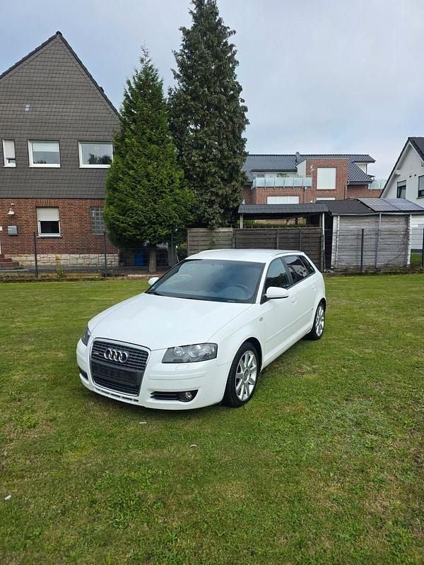 Weiß Gebraucht 2008 Audi A3 Sportback S-Line Kleinwagen | 4.550 € (Fairer Preis) - Bild 1/4