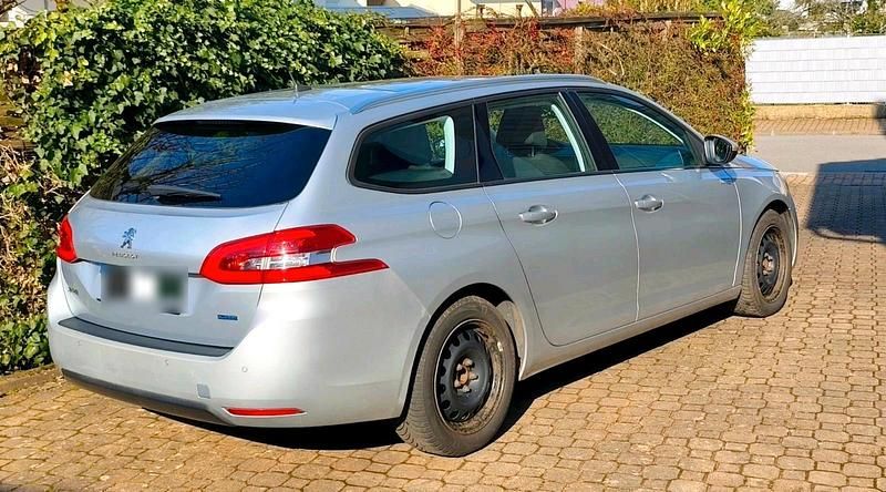 Gebraucht Peugeot 308 120 PS (88 kW) 2016 Silber Kombi