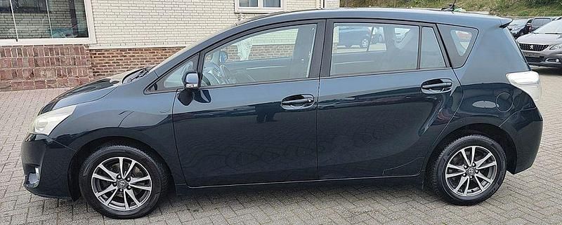 Gebraucht Toyota Verso Executive 124 PS (91 kW) 2013 Blau Van / Kleinbus