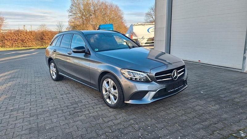 Gebraucht Mercedes C220 Avantgarde 194 PS (142 kW) 2020 Grau Kombi