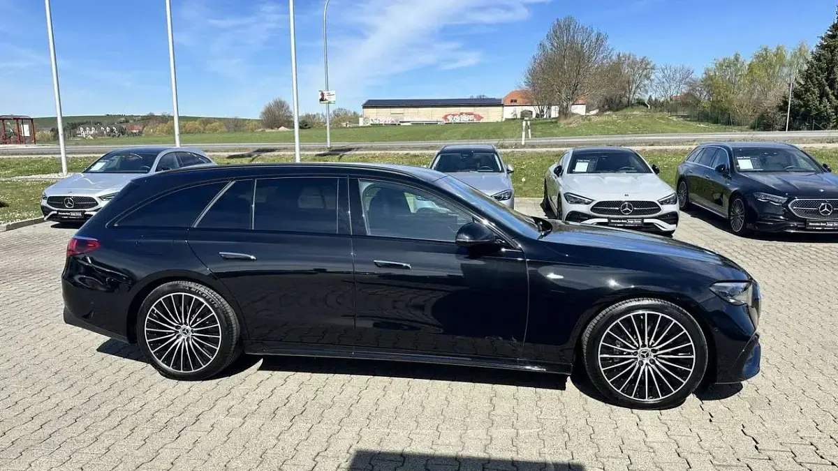Gebraucht Mercedes E300 AMG 197 PS (144 kW) 2025 Lack obsidianschwarz Kombi