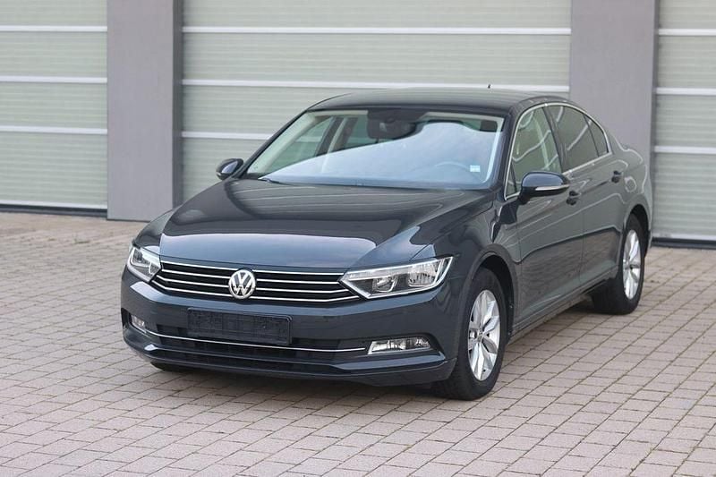 Gebraucht VW Passat Comfortline 150 PS (110 kW) 2016 Grau Limousine