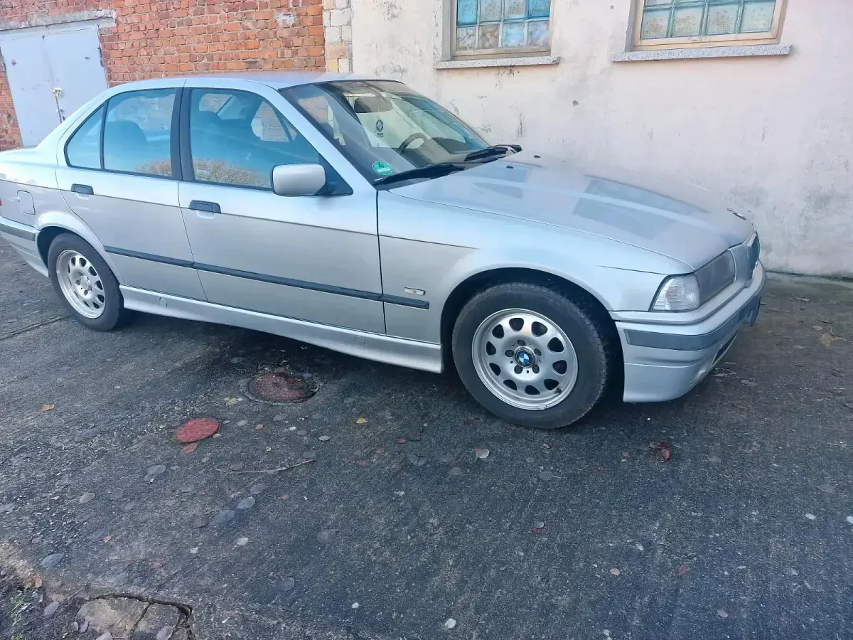 Gebraucht BMW 316 101 PS (74 kW) 1998 Silber Limousine