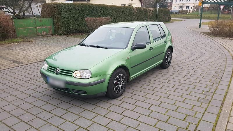 Grün Gebraucht 1997 VW Golf IV Kleinwagen | 1.250 € (Fairer Preis) - Bild 1/4