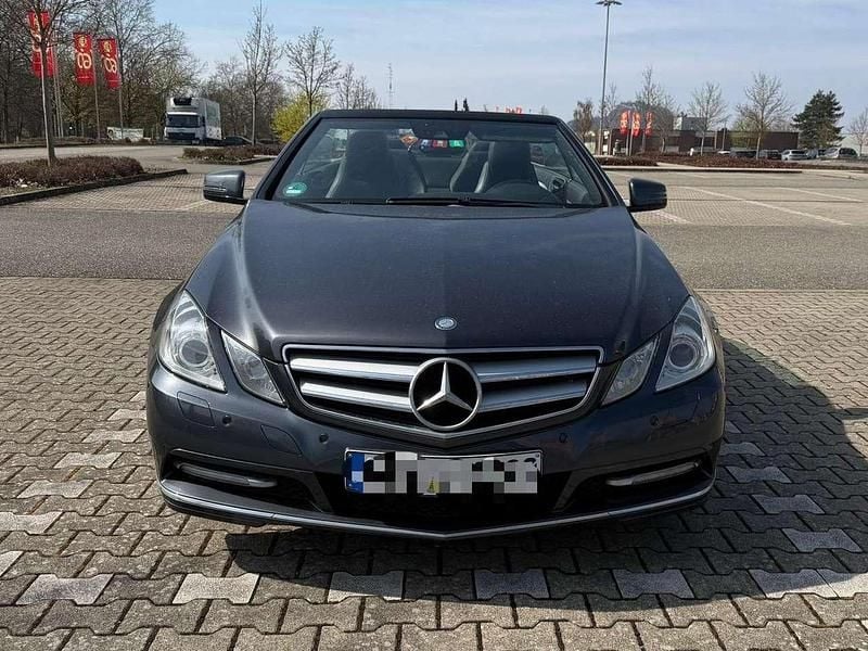 Gebraucht Mercedes E220 170 PS (125 kW) 2011 Tenoritgrau  metalliclack Cabrio