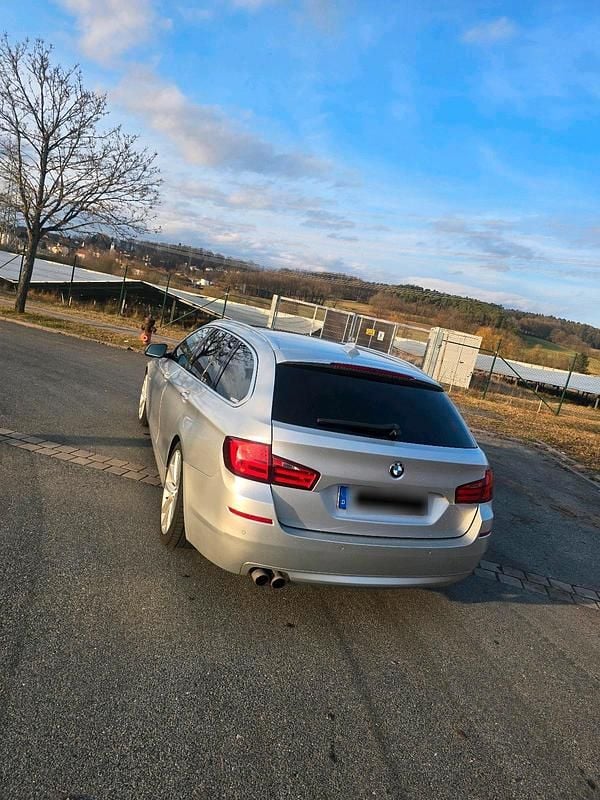 Gebraucht BMW 530 258 PS (189 kW) 2012 Silber Kombi