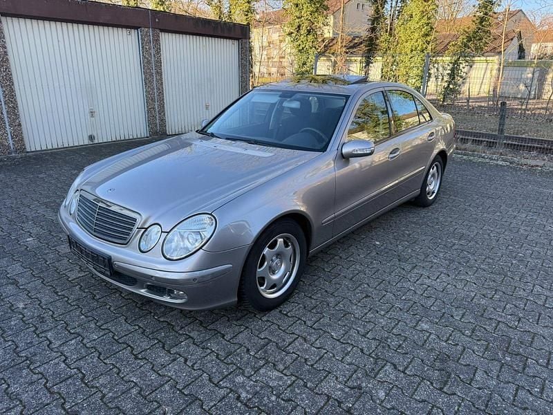 Gebraucht Mercedes E200 163 PS (119 kW) 2005 Gold Limousine