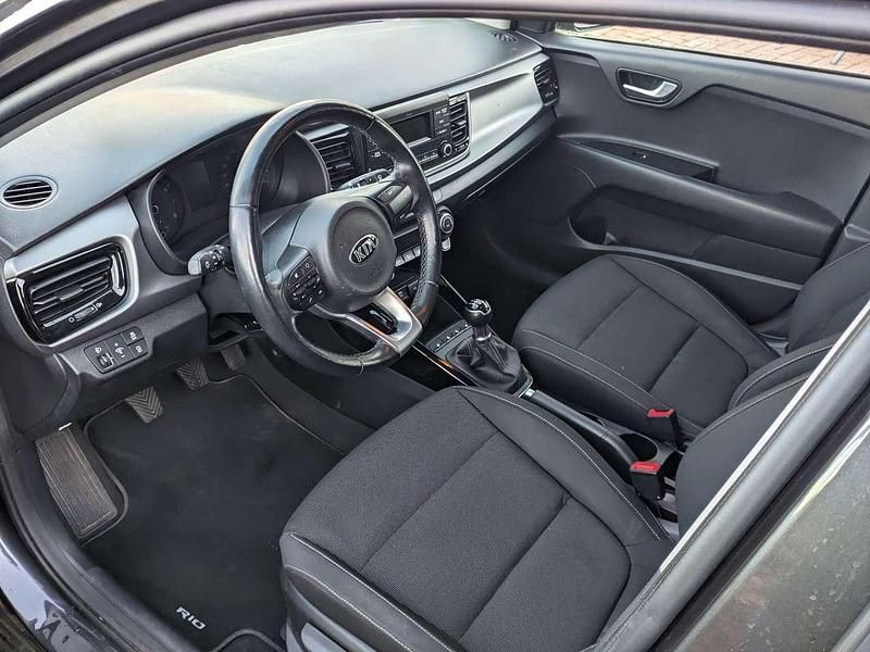 Gebraucht Kia Rio DREAM-TEAM Edition 84 PS (61 kW) 2017 Grau Limousine