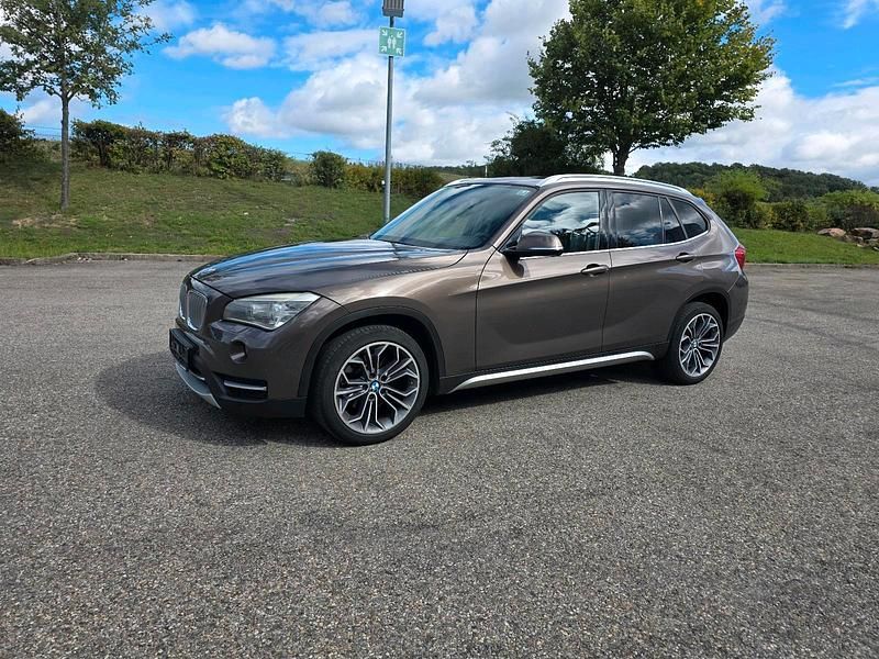 Braun Gebraucht 2012 BMW X1 xLine SUV | 8.900 € (Teuer) - Bild 1/4