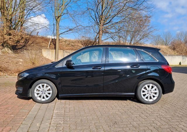 Gebraucht Mercedes B180 Style 122 PS (89 kW) 2017 Schwarz Van / Kleinbus