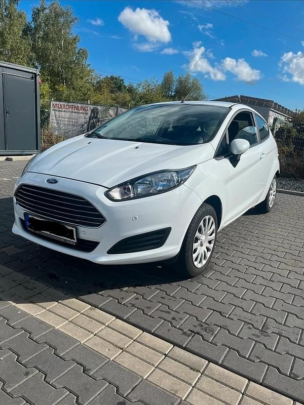Weiß Gebraucht 2014 Ford Fiesta Kleinwagen | 4.200 € (Fairer Preis) - Bild 1/4