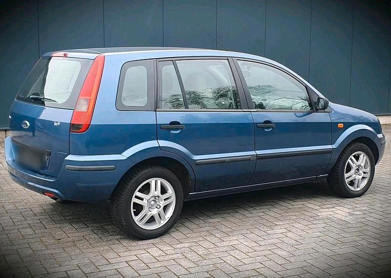 Gebraucht Ford Fusion 80 PS (58 kW) 2011 Blau Kleinwagen