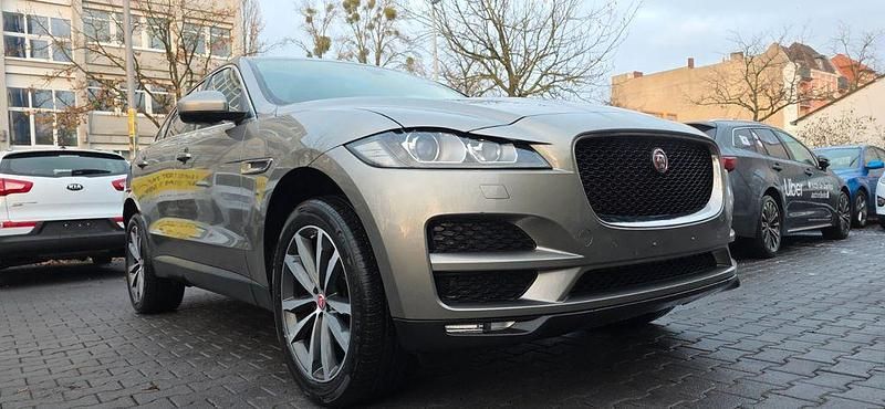 Grau Gebraucht 2018 Jaguar F-Pace Prestige SUV | 17.499 € - Bild 1/4