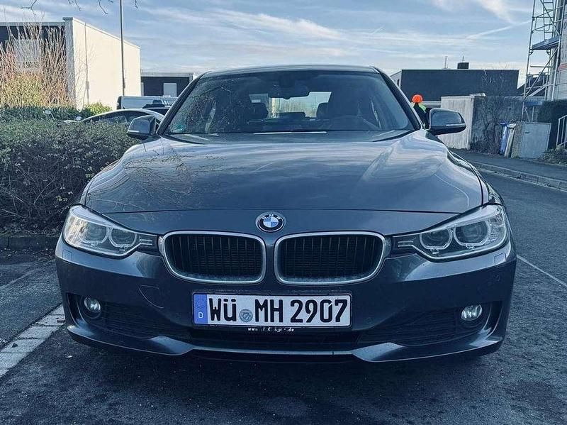 Grau Gebraucht 2013 BMW 320 Efficient Dynamics Limousine | 8.500 € (Superpreis) - Bild 1/4