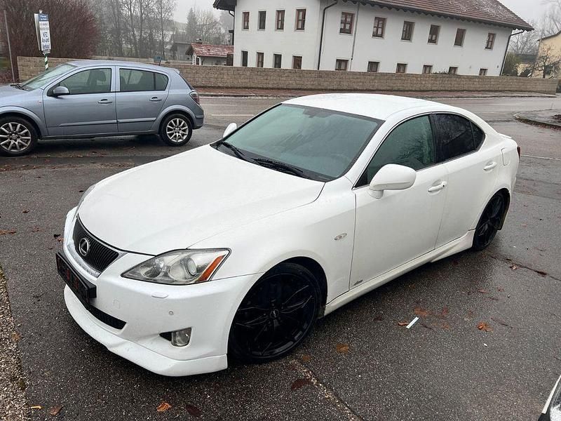 Weiß Gebraucht 2006 Lexus IS250 Limousine | 6.900 € (Etwas zu teuer) - Bild 1/4