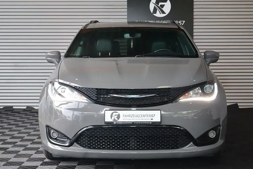 Gebraucht Chrysler Pacifica 264 PS (194 kW) 2020 Grau Van / Kleinbus