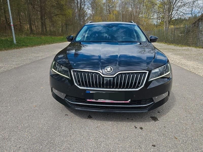 Gebraucht Skoda Superb 150 PS (110 kW) 2016 Schwarz Kombi