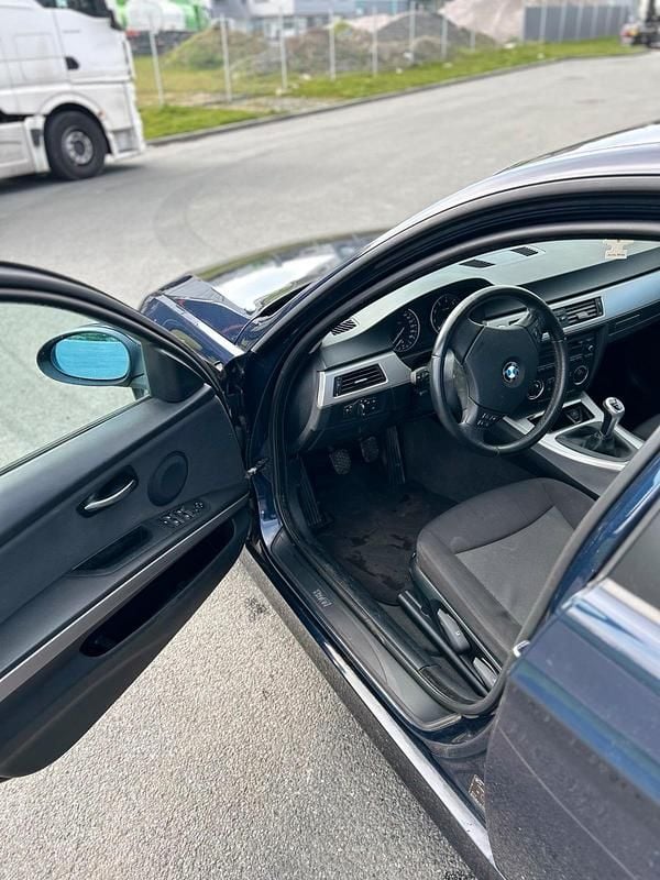 Gebraucht BMW 320 170 PS (125 kW) 2008 Blau Limousine