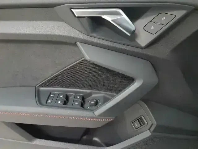 Używany Audi A3 Ambiente 150 KM (110 kW) 2023 Czarny Sedan/Limuzyna
