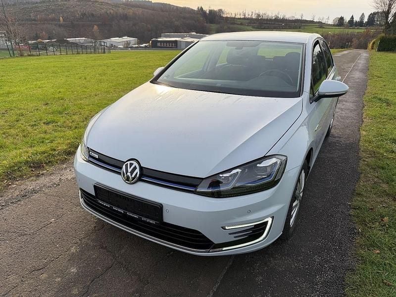 Silber Gebraucht 2018 VW e-Golf Kleinwagen | 12.490 € (Guter Preis) - Bild 1/4