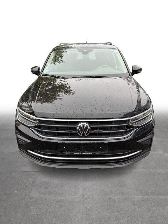 Deep black perleffekt Gebraucht 2024 VW Tiguan Move SUV | 29.990 € (Guter Preis) - Bild 1/4