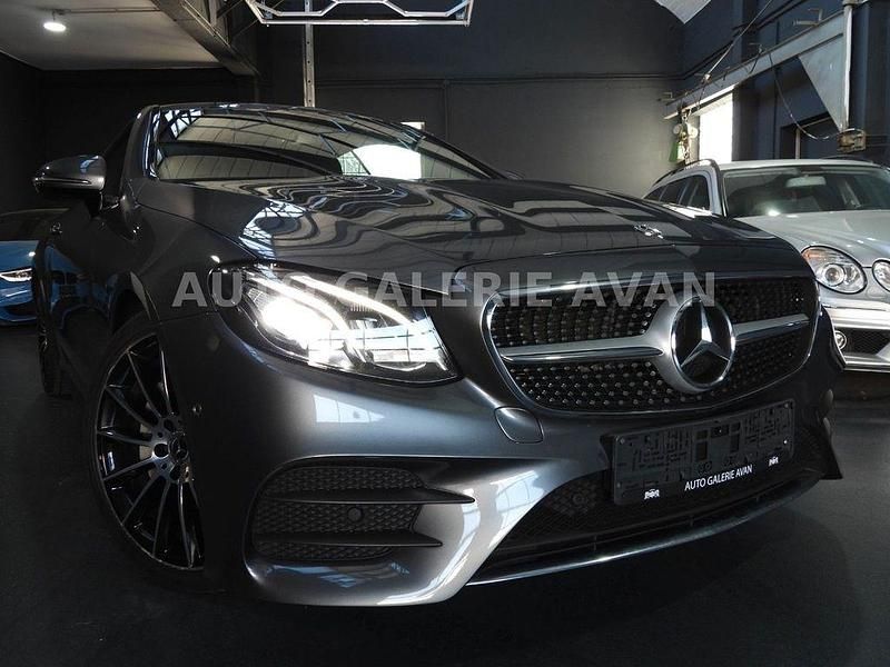 Grau Gebraucht 2018 Mercedes E200 AMG line Coupé | 28.900 € (Fairer Preis) - Bild 1/4
